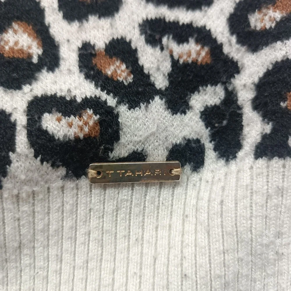 T Tahari Sweater Women XL Cream‎ Leopard Animal Print Pullover Crew Neck Casual